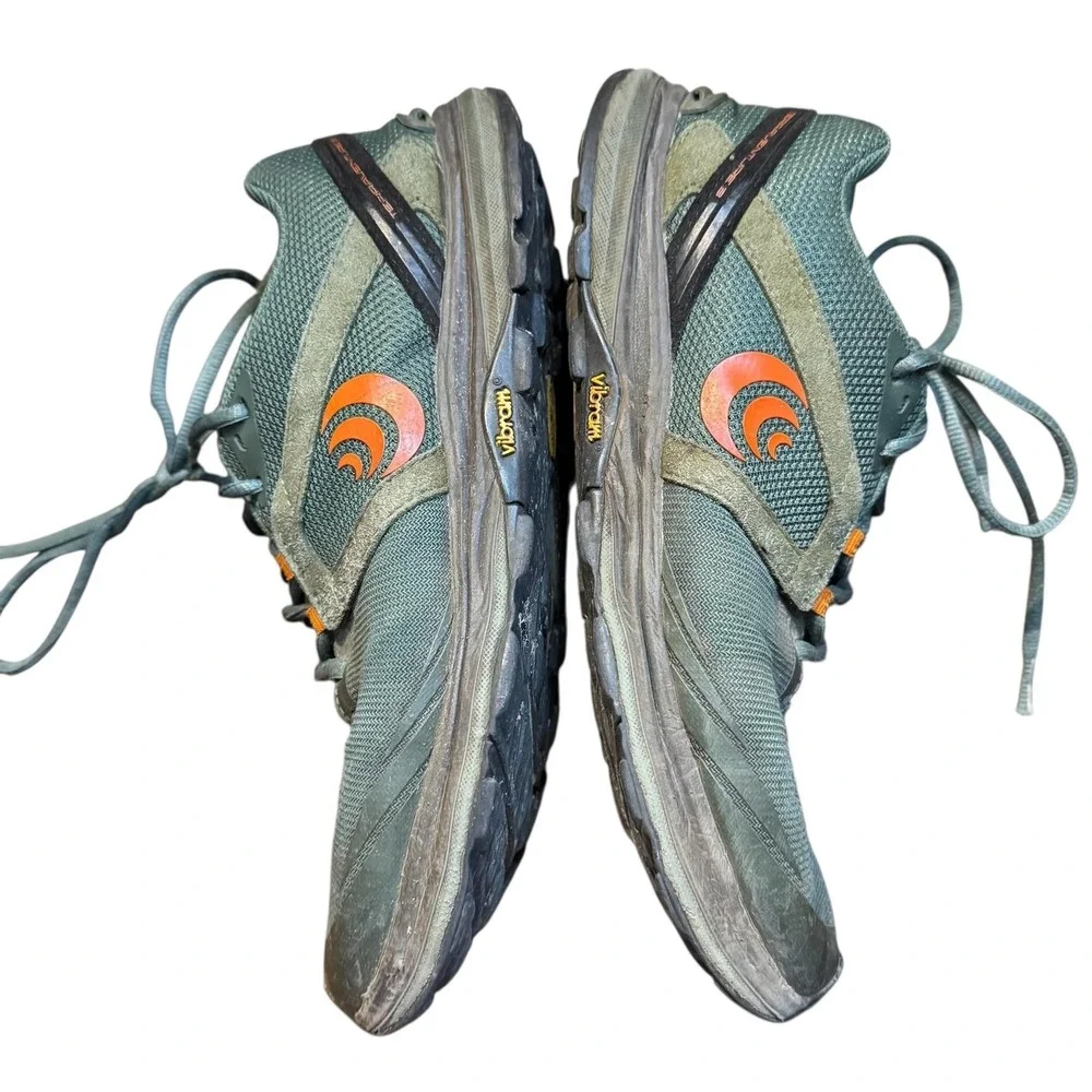 Topo brand athletic
